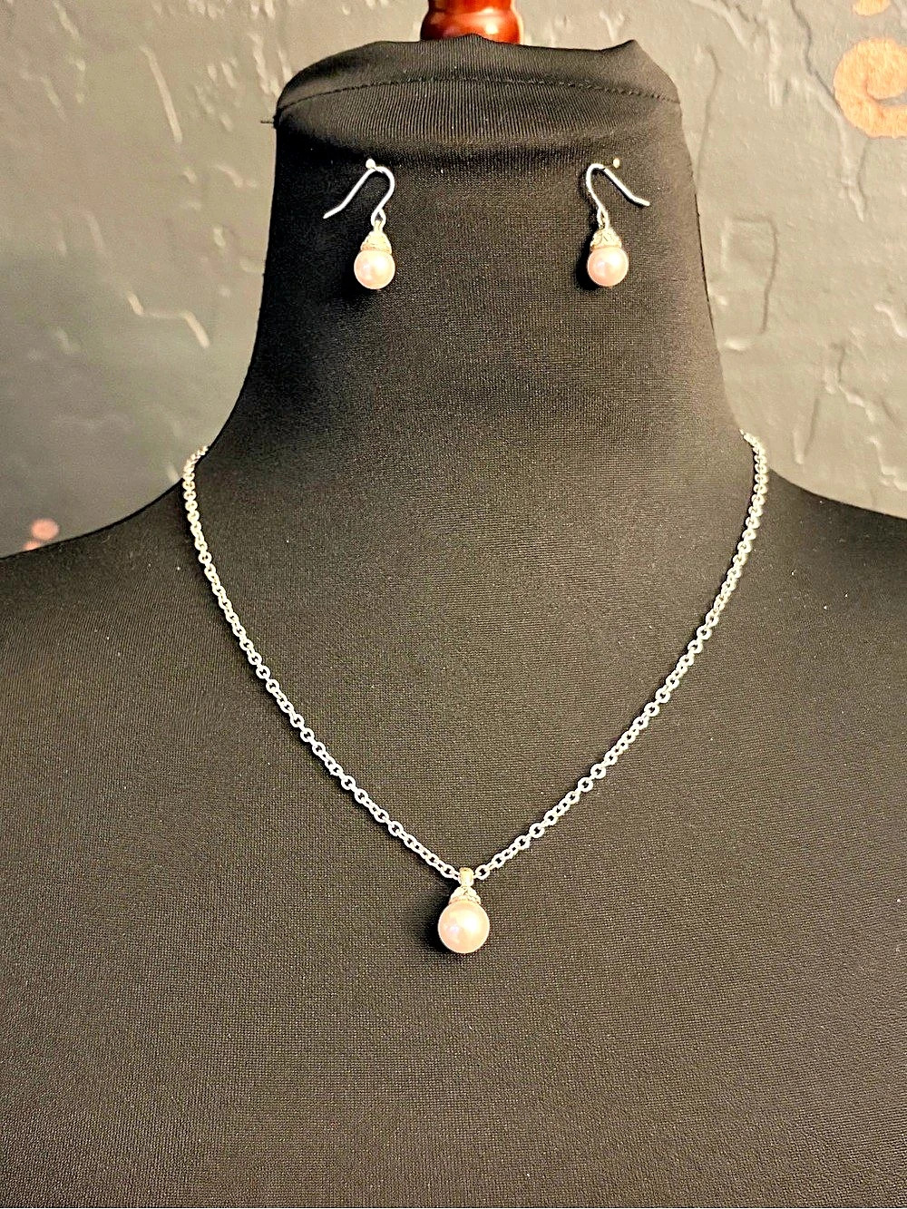 Pink Pearl Pendant Necklace & Earrings
